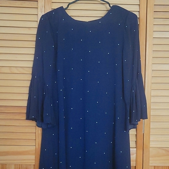 Vince Camuto - Flowing 3/4 sleeve dress - Picture 2 of 5